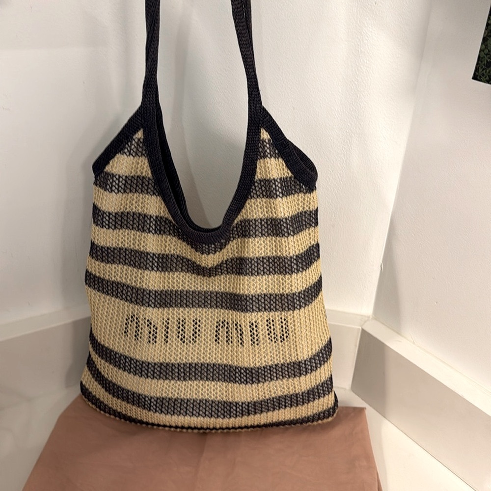 Miu Miu Logo Raffia Effect Tote Bag - Picture 2 of 13